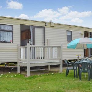 Norfolk Poppy Caravan - Sleeps 4 - Wifi And Sky Tv Included